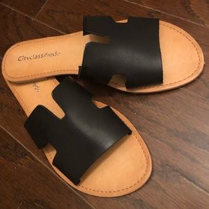 RONNIE BLACK SLIDE SANDALS